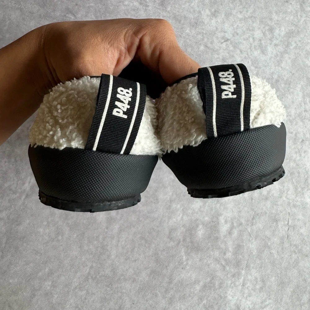 P448 Kids Cream and Black Slippers
